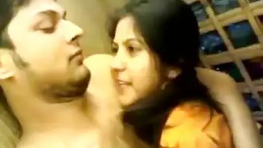 Amoral Indian cutie shows off XXX charms making man penetrate her