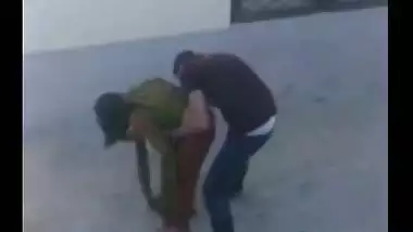 Caught banging aunty booty from behind outdor, Desi mms sex