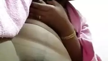 Girl films how she touches her XXX shaved slit in amateur sex video