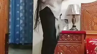 Chamet girl dancing and showing boobs on video call