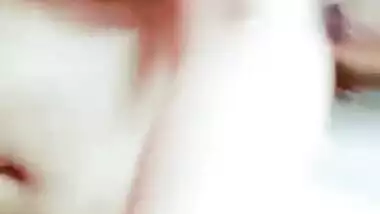 Webcam video of good-looking Desi girl oiling wonderful body