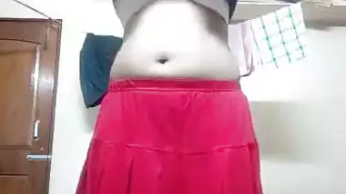 Tamil ponnu dressing after nude body showing MMS