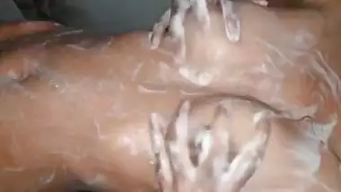 Lankan Girl New Bathing Video