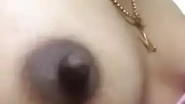 Lassie takes off purple top revealing sexy Indian nipples in porn video