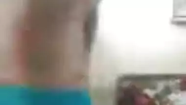 Swanky Indian needs no panties to perform a dance on the webcam