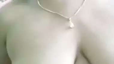 Hot wife on Chamet goes nude during paid viral cam chat