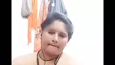 Kannada aunty rubbing pussy and fingering on video call